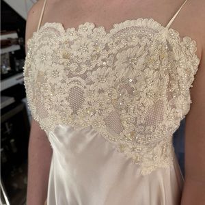 Vintage 1996 Victorias Secret Pegnoir nightgown and robe NWT (L)